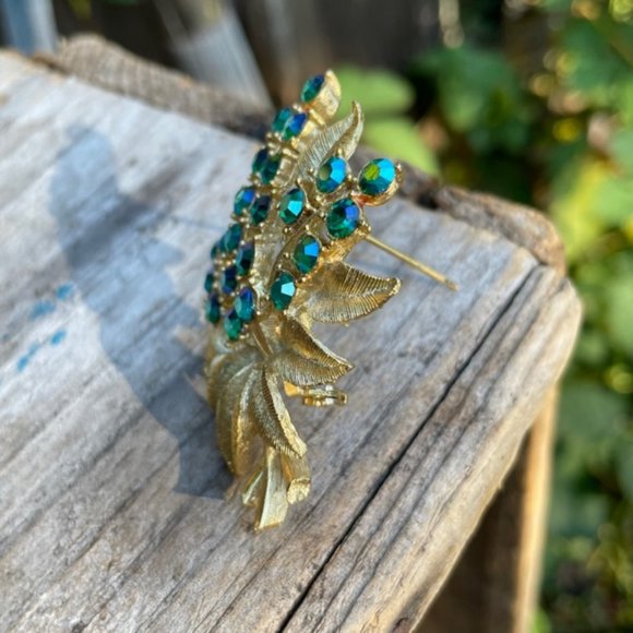 Vintage Rhinestone Pin Blue Green Stones in a Matte Gold Setting - Picture 7 of 11